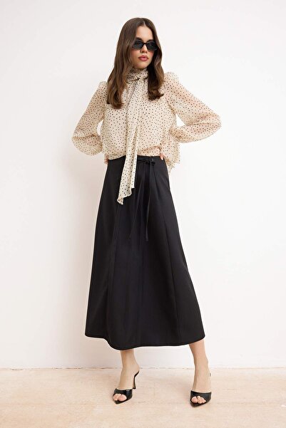 Trendyol Modest Μαύρη υφαντή φούστα χωρίς επένδυση με λεπτομέρεια από πλέγμα ...