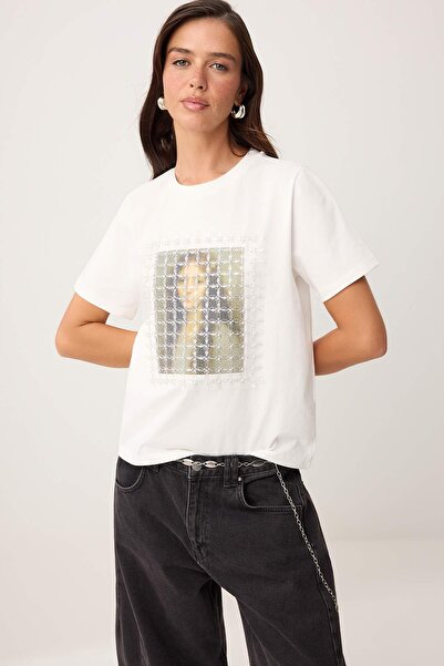 Συλλογή Trendyol Εκρού με στάμπα, χαλαρή/άνετη εφαρμογή, κοντομάνικο, 100% βα...