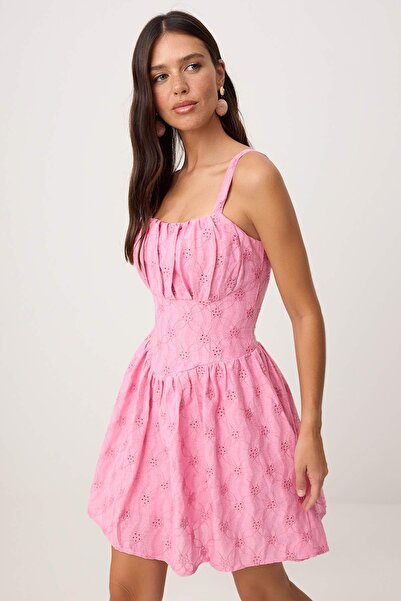 Συλλογή Trendyol Ροζ ίσιο κοντό / μίνι υφαντό φόρεμα TWOSS26EL00901