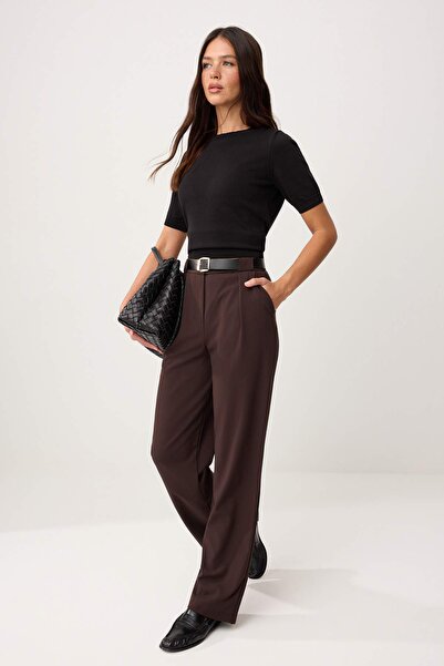 Συλλογή Trendyol Σκούρο καφέ παντελόνι από υφαντό ύφασμα με ίσια κοπή και ζών...