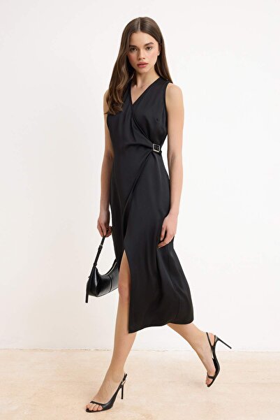 Συλλογή Trendyol Μαύρο Λεπτομέρεια με αξεσουάρ διπλό πέτο Σατέν Φόρεμα Μίντι ...