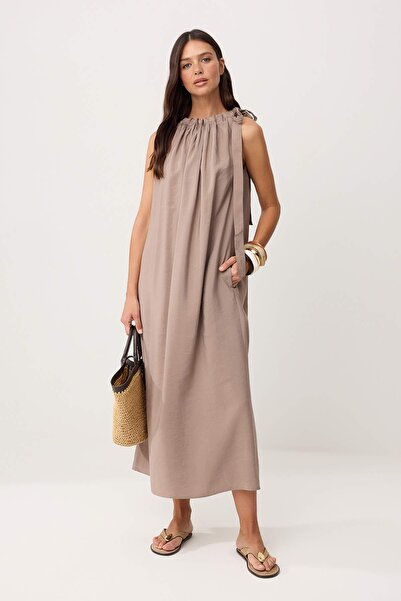 Συλλογή Trendyol Φόρεμα Μίντι από Ύφασμα Βιζόν TWOSS26EL00864