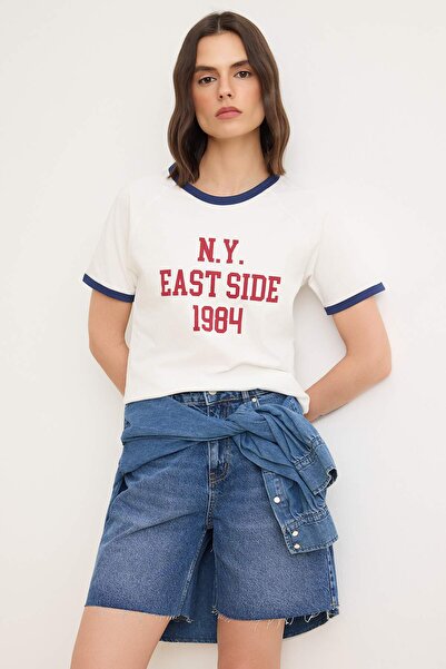 Trendyol Kollektion Ecru Slogan Regular Rundhalsausschnitt Raglanärmel Kurz T...