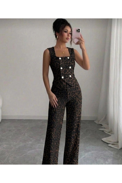 Butik Women's Buttoned Wrinkled Fabric Suit