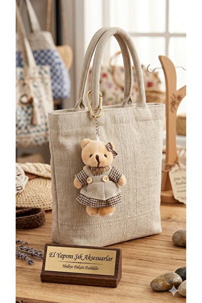 Şirin Tatlı Kız – Bordo Ekose Elbiseli Peluş Ayıcık Anahtarlık