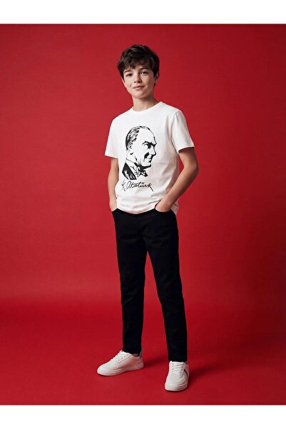 LC Waikiki Παντελόνι για αγόρια σε στενή γραμμή (S6)