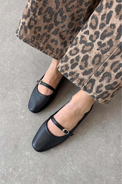 Stilbagshoes حذاء نسائي مسطح من الجلد الأصلي مع تفاصيل حزام أمامي من ELVA بال...