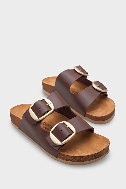 Capone Outfitters Δερμάτινες παντόφλες Cathie με δύο μεγάλες αγκράφες και ανα...