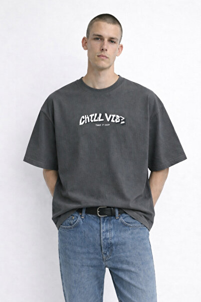 MATERIAL Ανδρικό μπλουζάκι CHILL VIBE με στάμπα κειμένου, oversized, καπνιστό