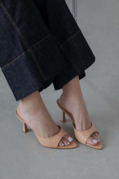 STRASWANS Γυναικεία δερμάτινα πέδιλα με τακούνι Franco Roze