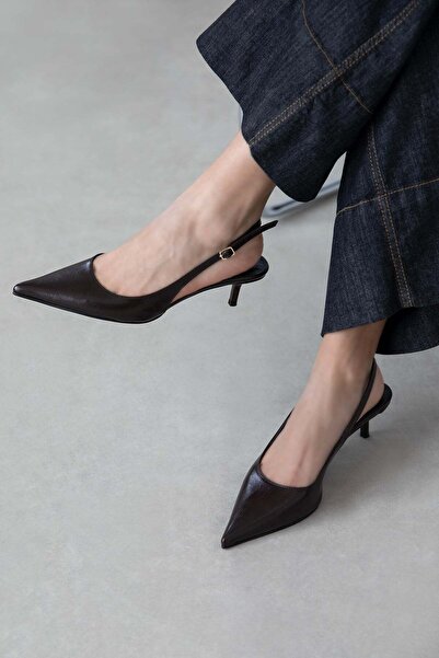 STRASWANS Γυναικεία δερμάτινα παπούτσια Marcela με τακούνι σε καφέ χρώμα