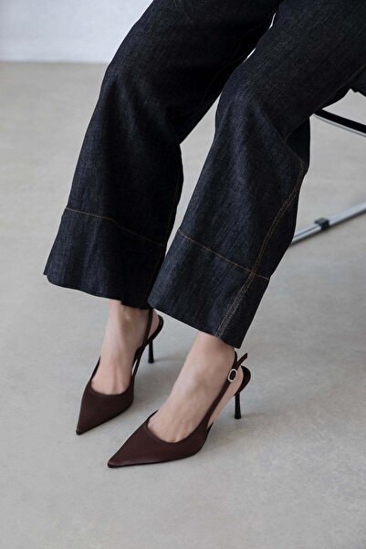 STRASWANS Γυναικεία υφασμάτινα παπούτσια με τακούνι Elsa σε καφέ χρώμα