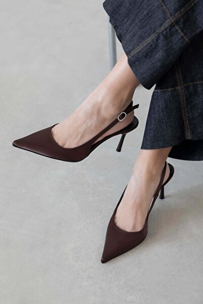 STRASWANS Γυναικεία σατέν παπούτσια με τακούνι Elsa σε καφέ χρώμα