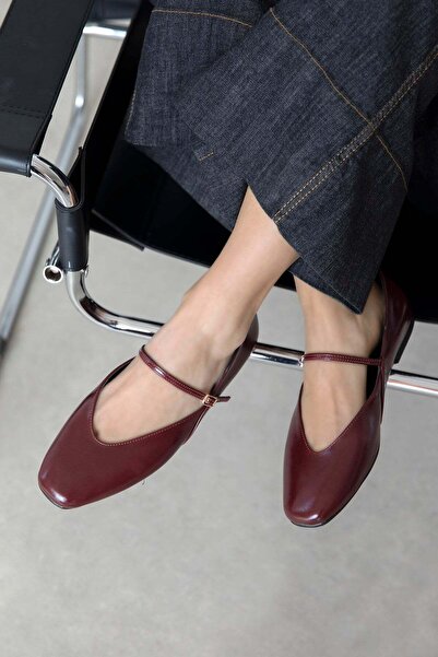 STRASWANS Evve Γυναικεία Πόρπη Λεπτομέρεια Ζαρωμένη Δερμάτινη Μπαλαρίνα Ανοιχ...