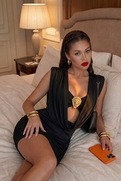 Love Fab Μίνι φόρεμα με λεπτομέρεια αξεσουάρ Degaje Yaka Crop και κορδόνι περ...