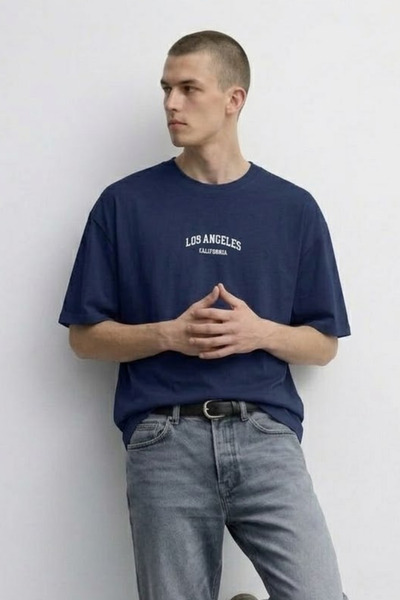 MATERIAL Ανδρικό μπλουζάκι Los Angeles με στάμπα σε χαλαρή γραμμή, σκούρο μπλε