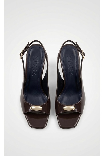 ELEVAM Γυναικεία παπούτσια με τακούνι από λουστρίνι με λεπτομέρεια αγκράφας