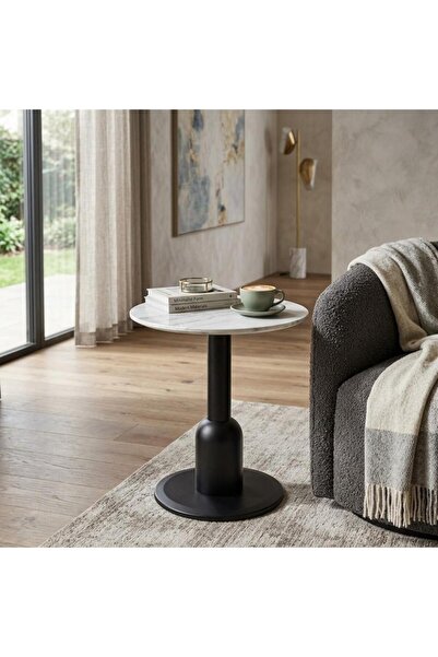 DEC4 He Offers Luxurious Service in a Modern Color Scheme.