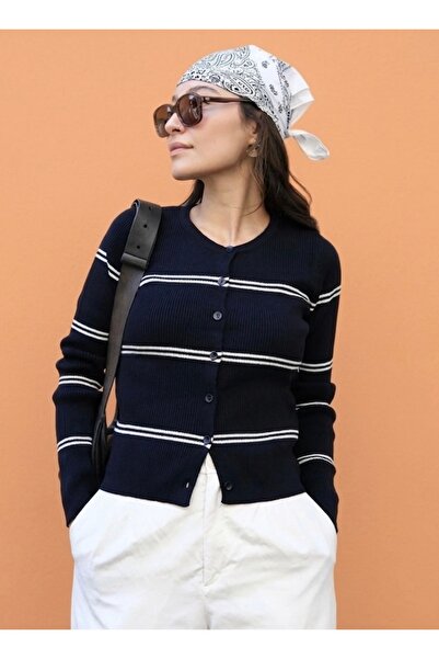 Butik Una Fiaba-Navy Blue Γυναικεία πλεκτή ζακέτα με λεπτομέρεια με ριγέ κουμπιά