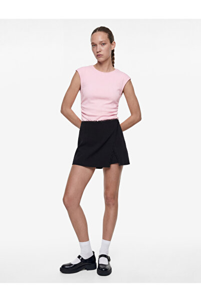 Koton Βαμβακερό κοντομάνικο μπλουζάκι με λαιμόκοψη ποδηλατικού τύπου και ντρα...