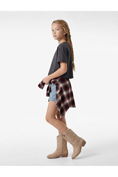 Koton Μίνι τζιν σορτς στενής γραμμής από βαμβάκι με τσέπες και λεπτομέρειες α...