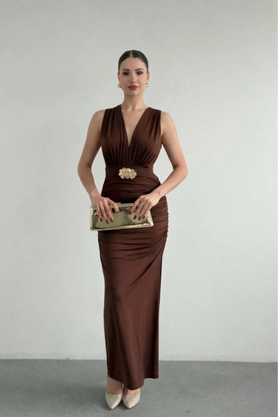 MİROR Γυναικείο φόρεμα σε καφέ χρώμα με λαιμόκοψη V και λεπτομέρεια ζώνης