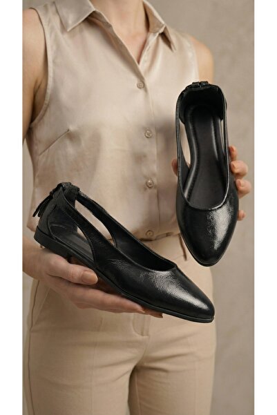 Beyond Γυναικείες μαύρες μπαλαρίνες με ανοιχτό πλάι, φιόγκο και τσαλακωμένο λ...