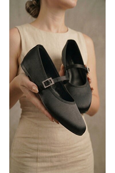 Beyond Γυναικείες μαύρες σατέν κομψές μπαλαρίνες με αγκράφα 1 εκ. BYNDSTNB01