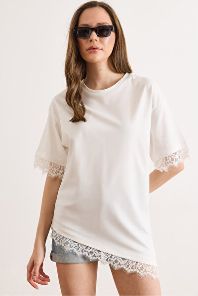 Olalook Γυναικείο λευκό ασύμμετρο βαμβακερό μπλουζάκι με δαντέλα TSH-19000939