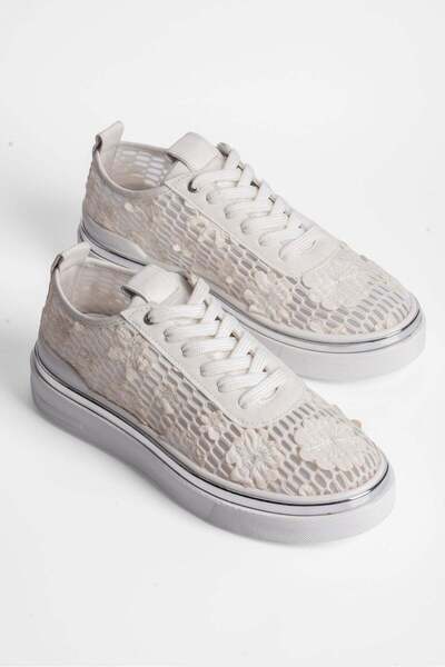 Mubiano Γυναικείο sneaker με κεντημένα λουλούδια και λεπτομέρεια από διχτυωτό...