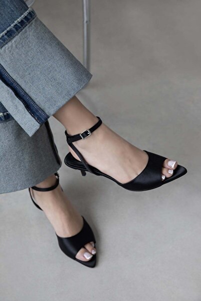 STRASWANS Γυναικεία σατέν πέδιλα με τακούνι Noah, μαύρα