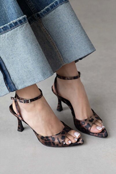 STRASWANS Γυναικεία σατέν πέδιλα με τακούνι Boris Leopard