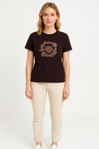 kahverengi baskılı t-shirt