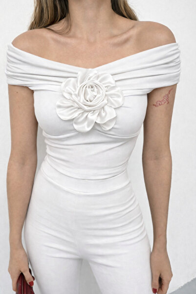 İLKCET MODA Μπλούζα Diver με γιακά Madonna με αξεσουάρ τριαντάφυλλου