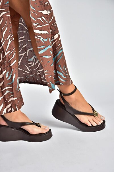Fox Shoes Y973465909 Sandale de damă maro cu talpă cu pană