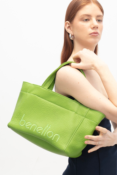United Colors of Benetton بينيتون كول حقيبة سي للنساء باللون الأخضر BNT1844