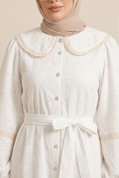 Modamorfo Βρεφικό λινό φόρεμα με κολάρο, κουμπιά και ζώνη - λευκό