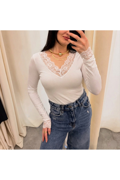 Lovely butik V-Neck Lace Detailed Long Sleeve Body Blouse