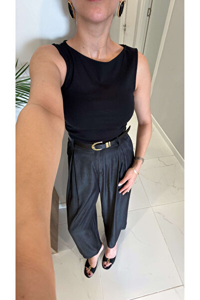 BİRCANÇİL Μπλούζα Dlvin Rinla μαύρη με κορδόνι και λαιμόκοψη καγιάκ