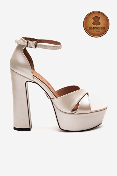 Ayakkabı Ateşi Γνήσιο δέρμα με λουράκια σταυρωτά, πλατφόρμα και τακούνι, χειρ...