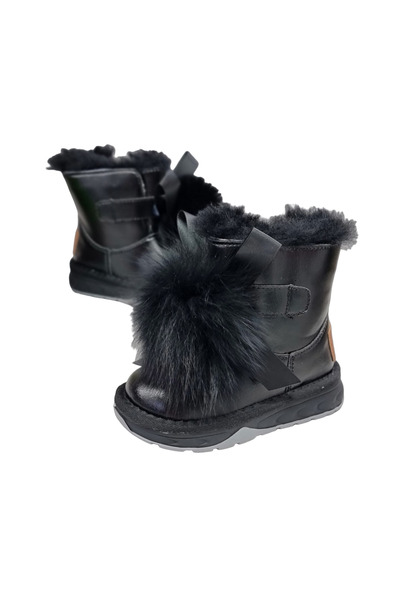 By TGA Μπότες από συνθετικό δέρμα με επένδυση γούνας και μεγάλη φούντα