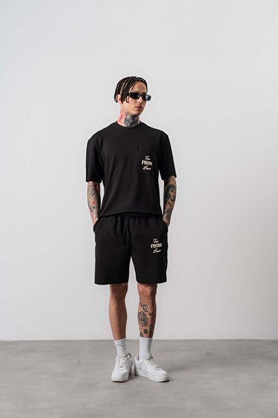 Respire طقم شورت تي شيرت رجالي من فار فروم بيسيك بقصة عادية وطباعة مميزة بالل...