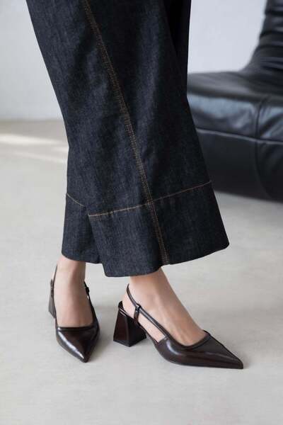 STRASWANS Γυναικεία δερμάτινα παπούτσια με τακούνι Karla σε καφέ χρώμα