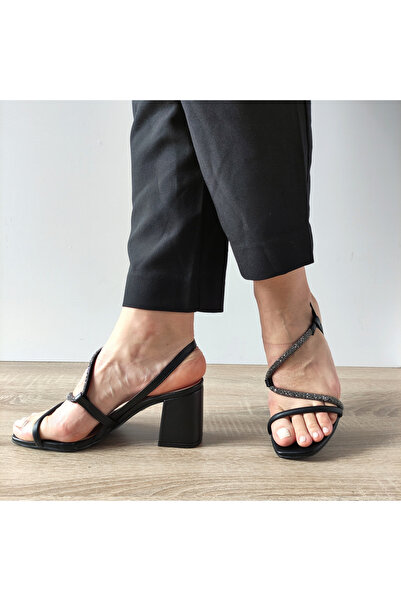 PASS ΚΟΜΨΑ ΓΥΝΑΙΚΕΙΑ ΣΑΝΔΑΛΙΑ 26233 01-S ΜΑΥΡΟ + ΓΚΛΙΤΕΡ - Μαύρο, 41