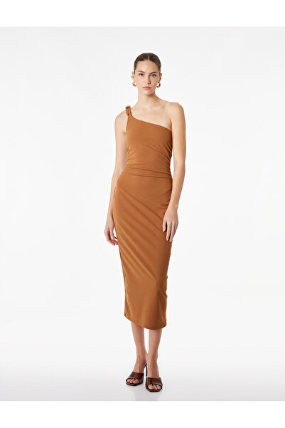 Koton Φόρεμα με έναν ώμο, στενή εφαρμογή, με λεπτομέρεια αξεσουάρ και ντραπέ ...