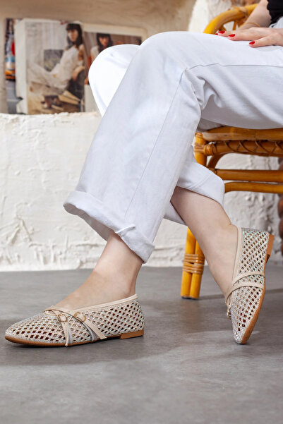 Adım Adım Επίπεδες μπαλαρίνες με λεπτή ζώνη και πέτρινα αξεσουάρ