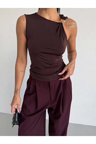 QUTTA Γυναικεία μπλούζα από ύφασμα Sandy με λαιμόκοψη ποδηλάτου σε καφέ απόχρ...