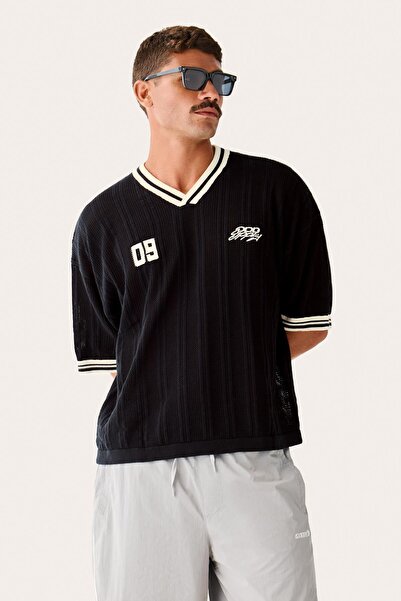 Bershka Retrosport V yaka t-shirt
