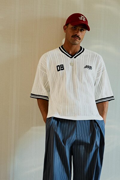Bershka Retrosport V yaka t-shirt