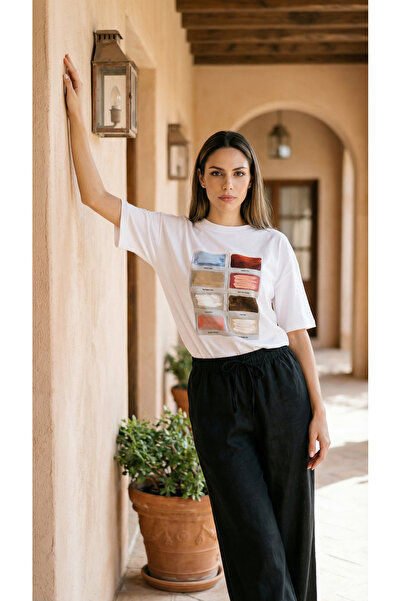 Amia&Co. Γυναικείο λευκό μπλουζάκι με στάμπα σε χρωματική παλέτα, βασικό, άνε...